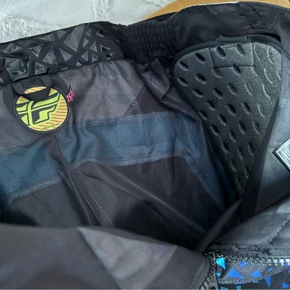 NWT Fly Kinetic Race Pants Women’s Size 15/16 - Picture 8 of 9